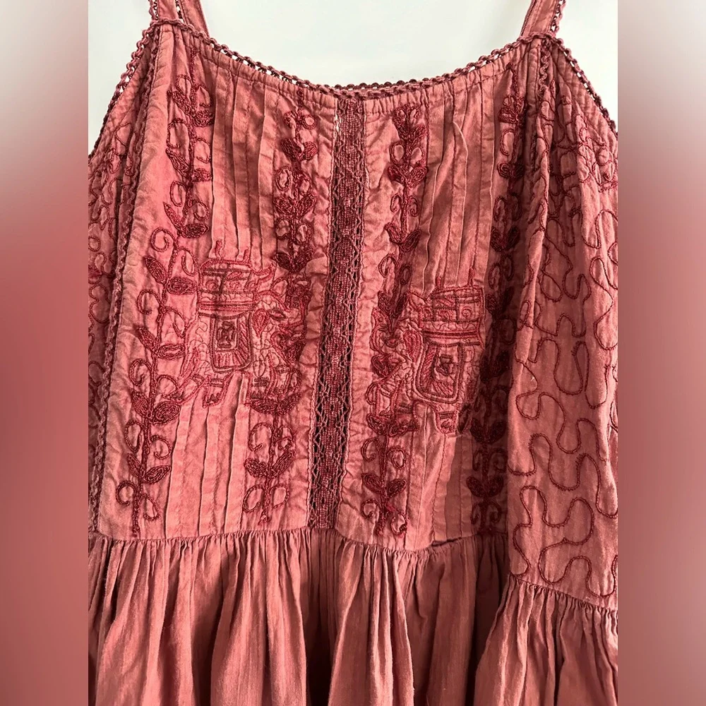 Boho dress embroidered in chest. Sleeveless. Cotton fabric - Picture 2 of 8